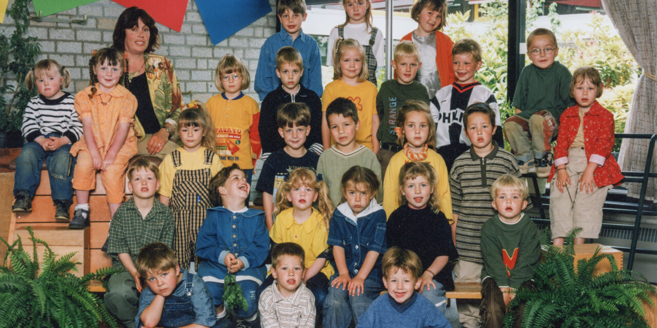 Dorpsarchief: Klassenfoto 1999