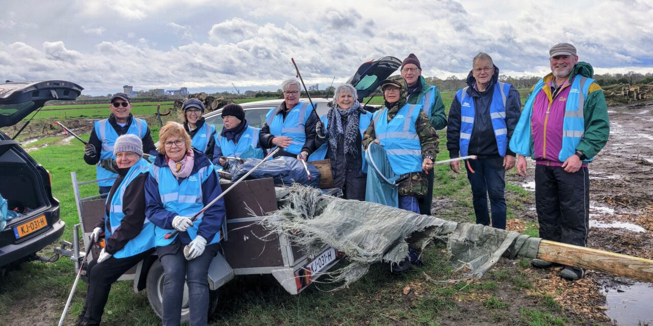 Laetitia helpt mee aan Maas CleanUp