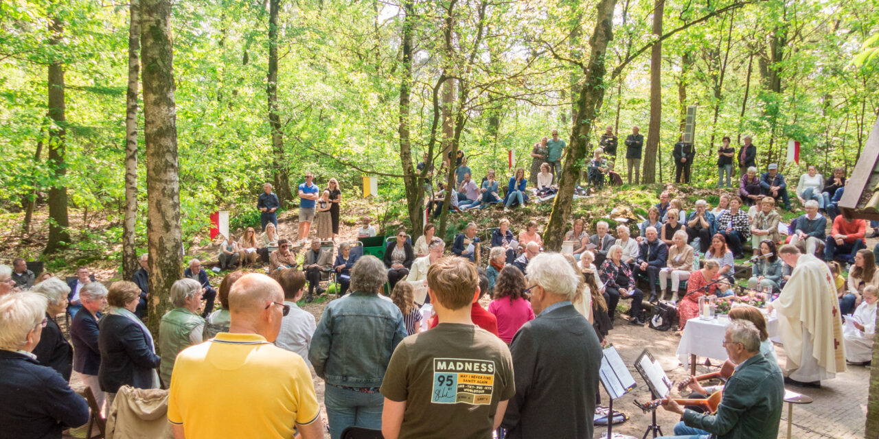 Moederdagviering en picknick bij de boskapel