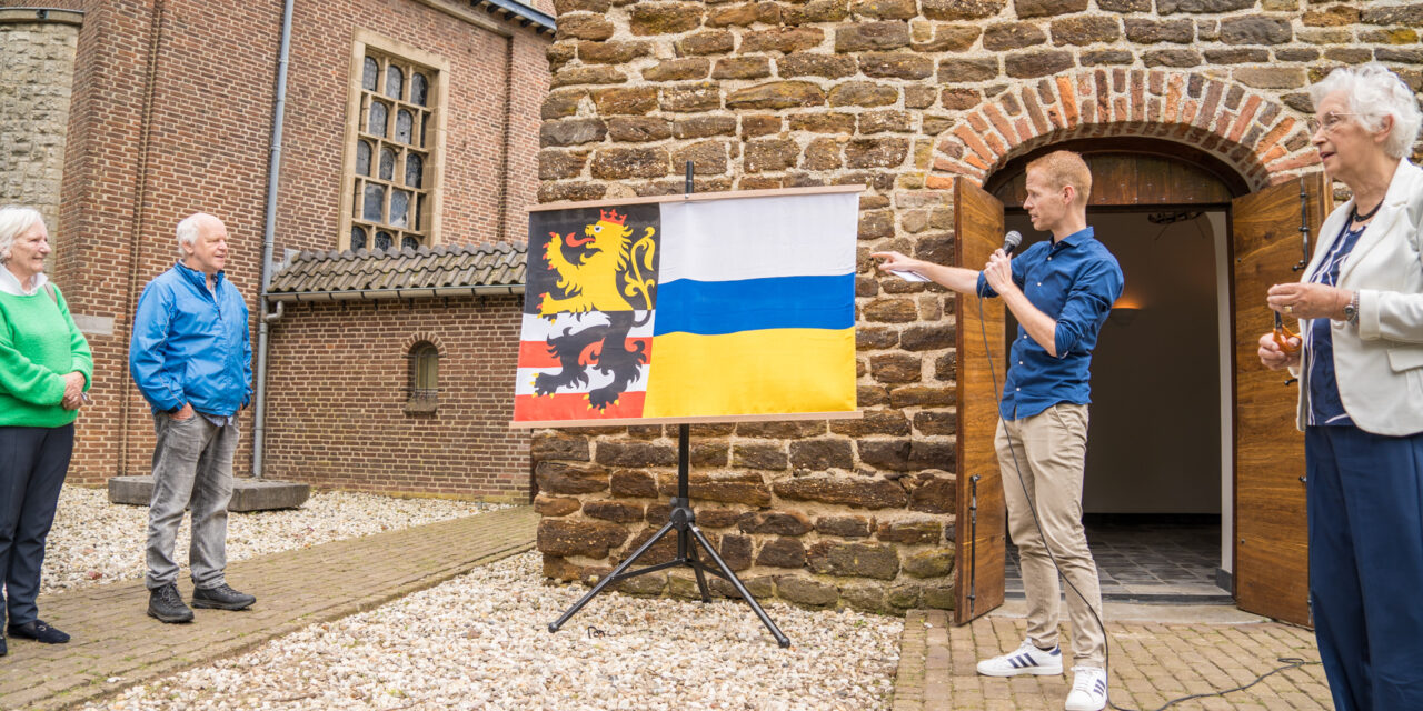 Dorpsraad schenkt Offere eigen dorpsvlag