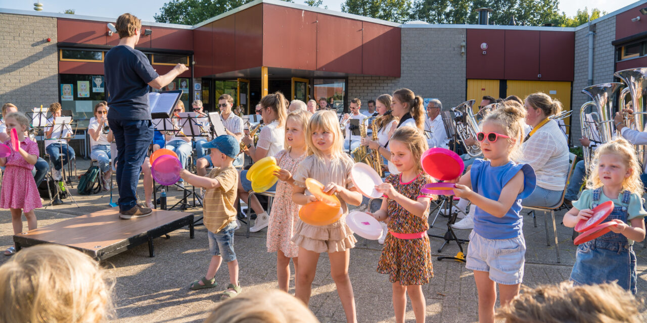 Fotoalbum: Muziekfestijn op ’t Schoolplein