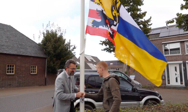 Video: Offerse vlag officieel in de top