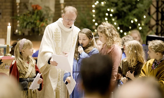 ‘Kruispunt’ reportage met pastoor Rick Blom