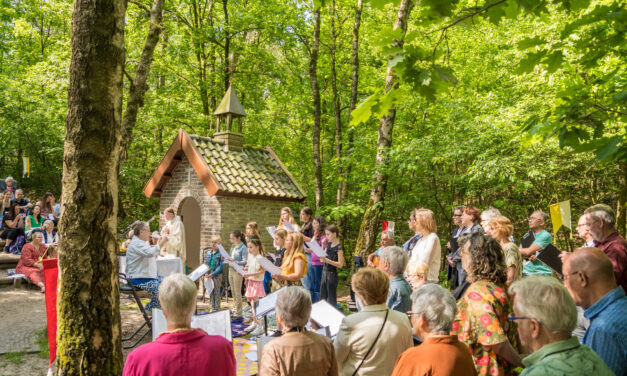 Moederdagmis en laatste optreden kinderkoor