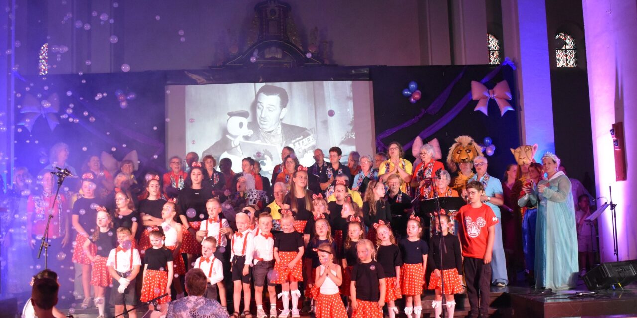 Bomvolle kerk geniet van Disney-avontuur
